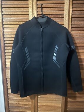 Men’s Black Neoprene Zip wet Jacket
Size Large can be unisex